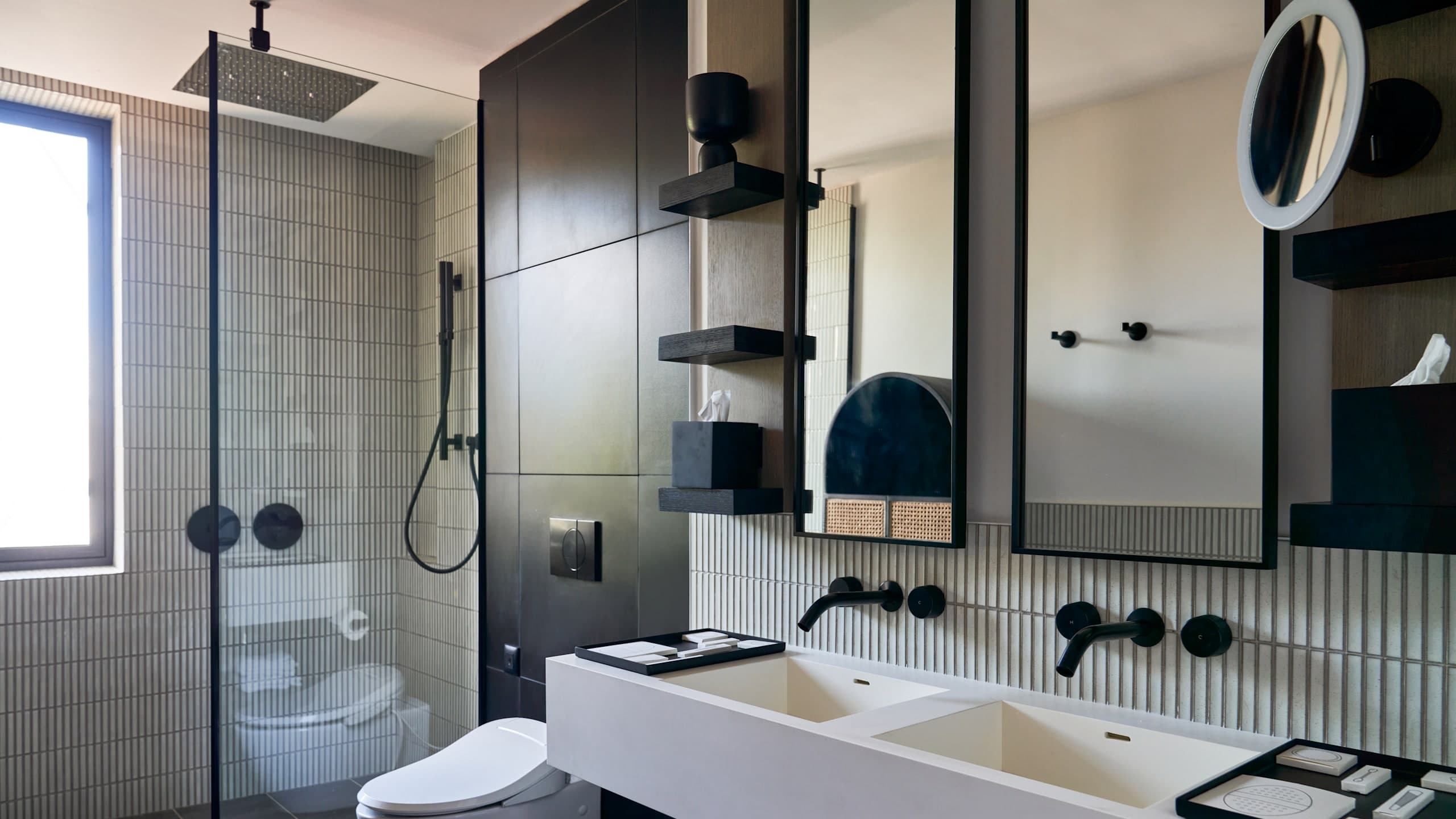 Lux Pool Residence - Image 9