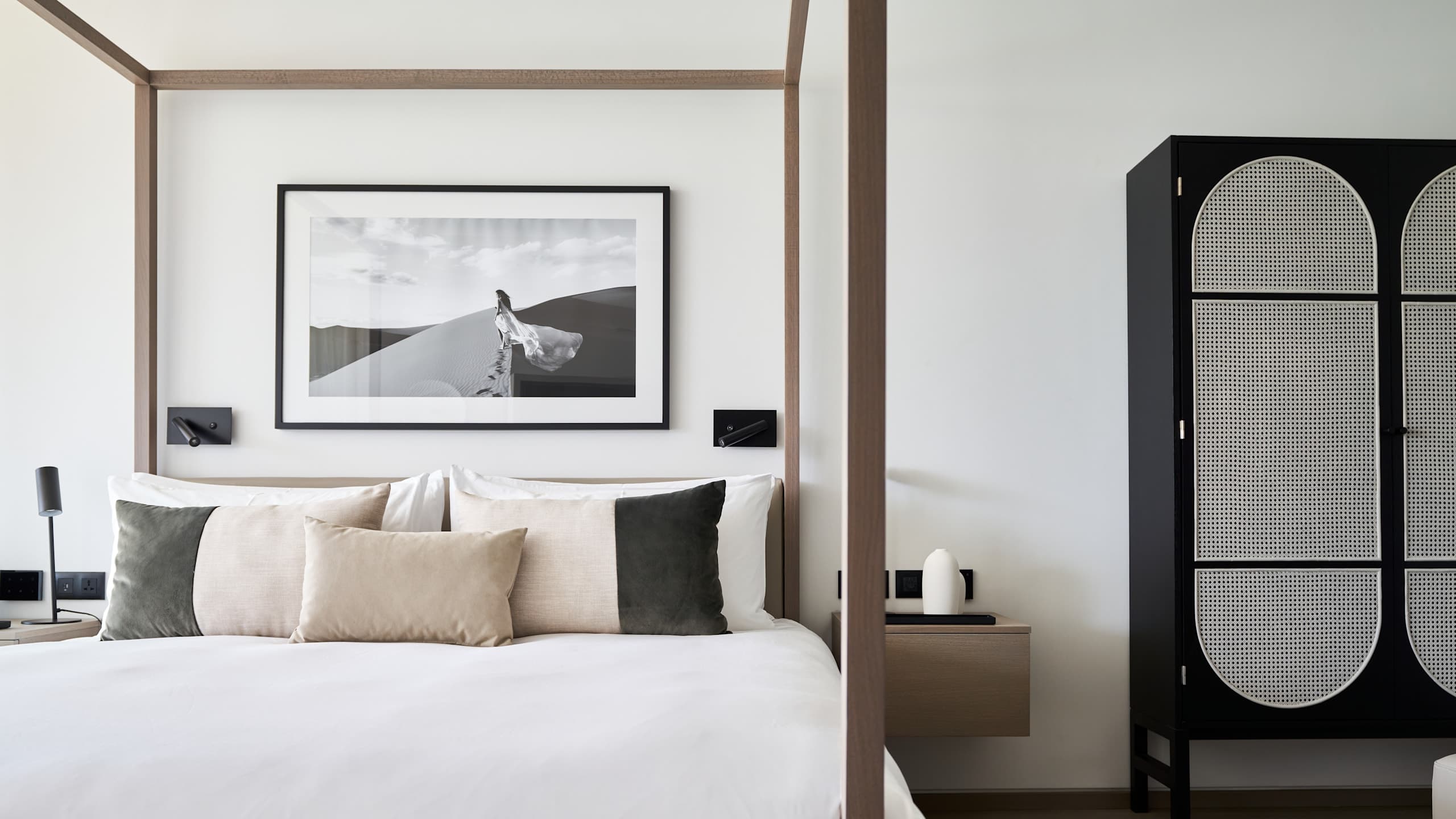 Lux Pool Residence - Image 6