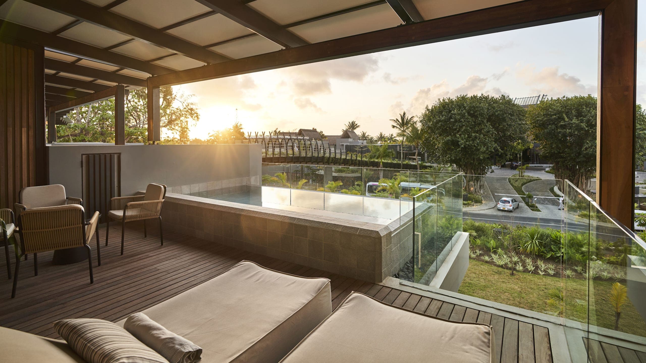 Lux Pool Residence - Image 3