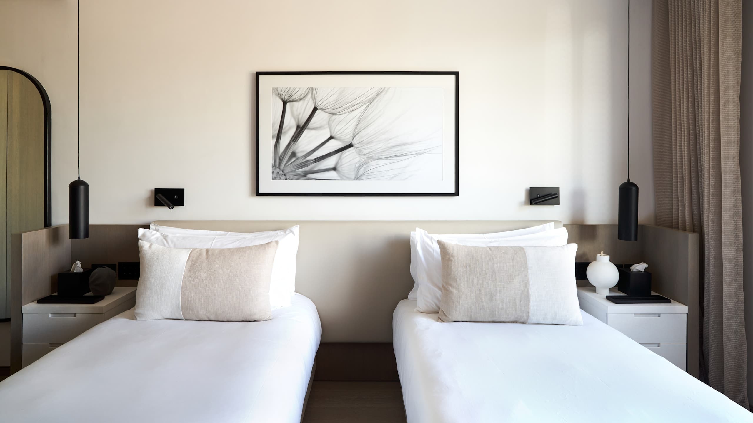 Lux Pool Residence - Image 2