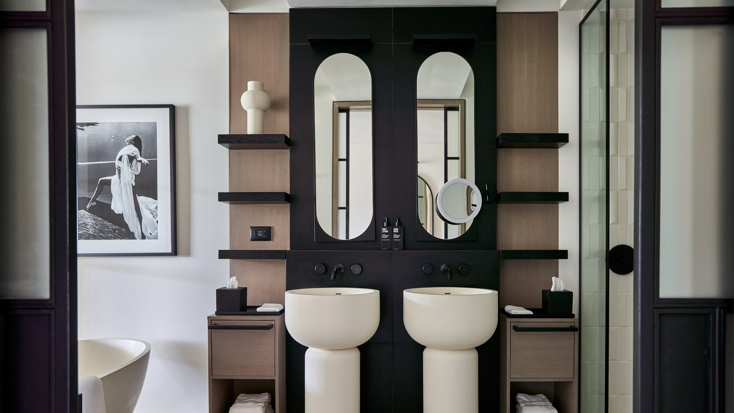 Lux Pool Residence - Image 1