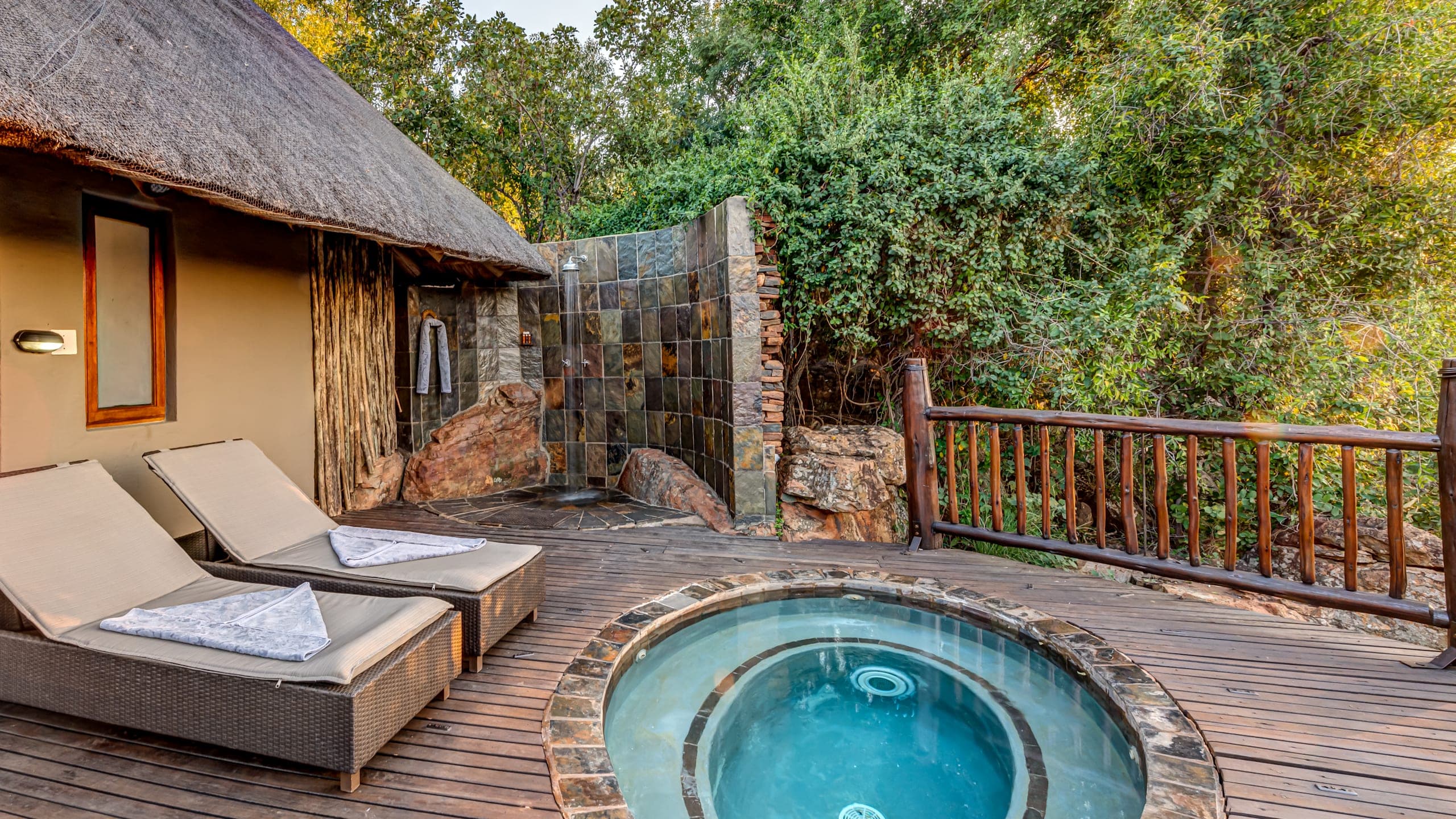 Luxury Suite - Image 6