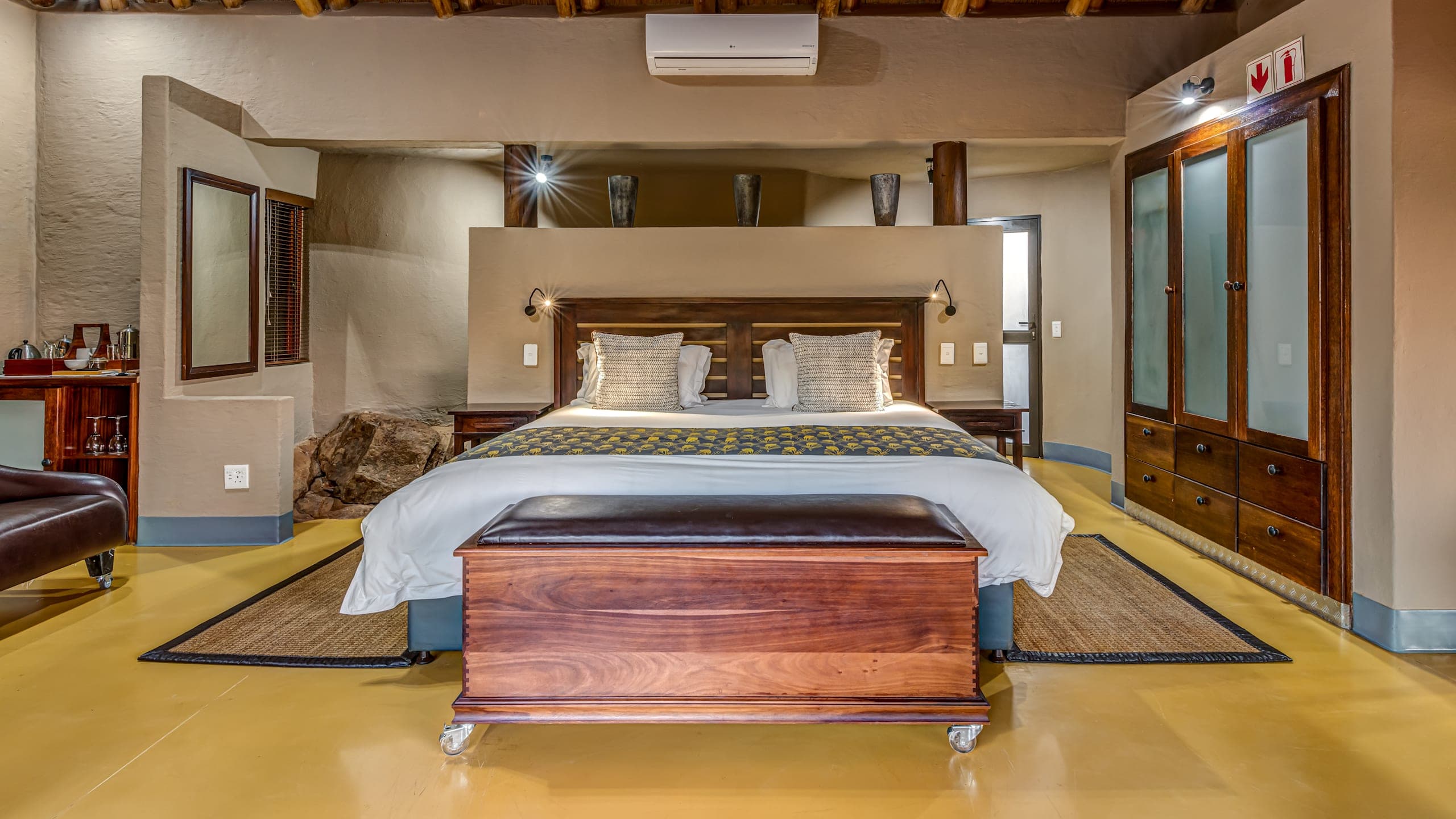 Luxury Suite - Image 5