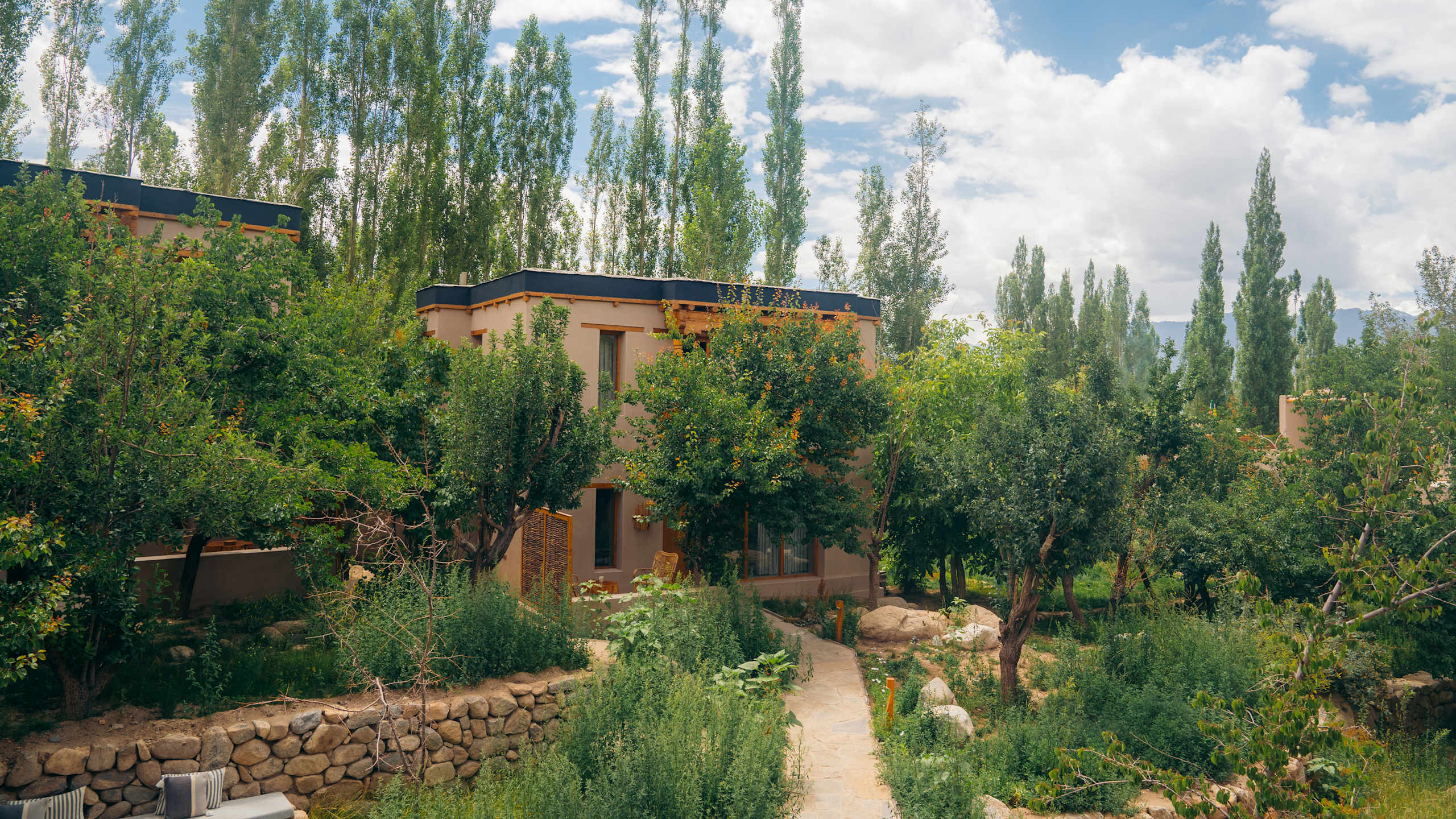 Luxury Duplex Villa with King Bed - Image 17