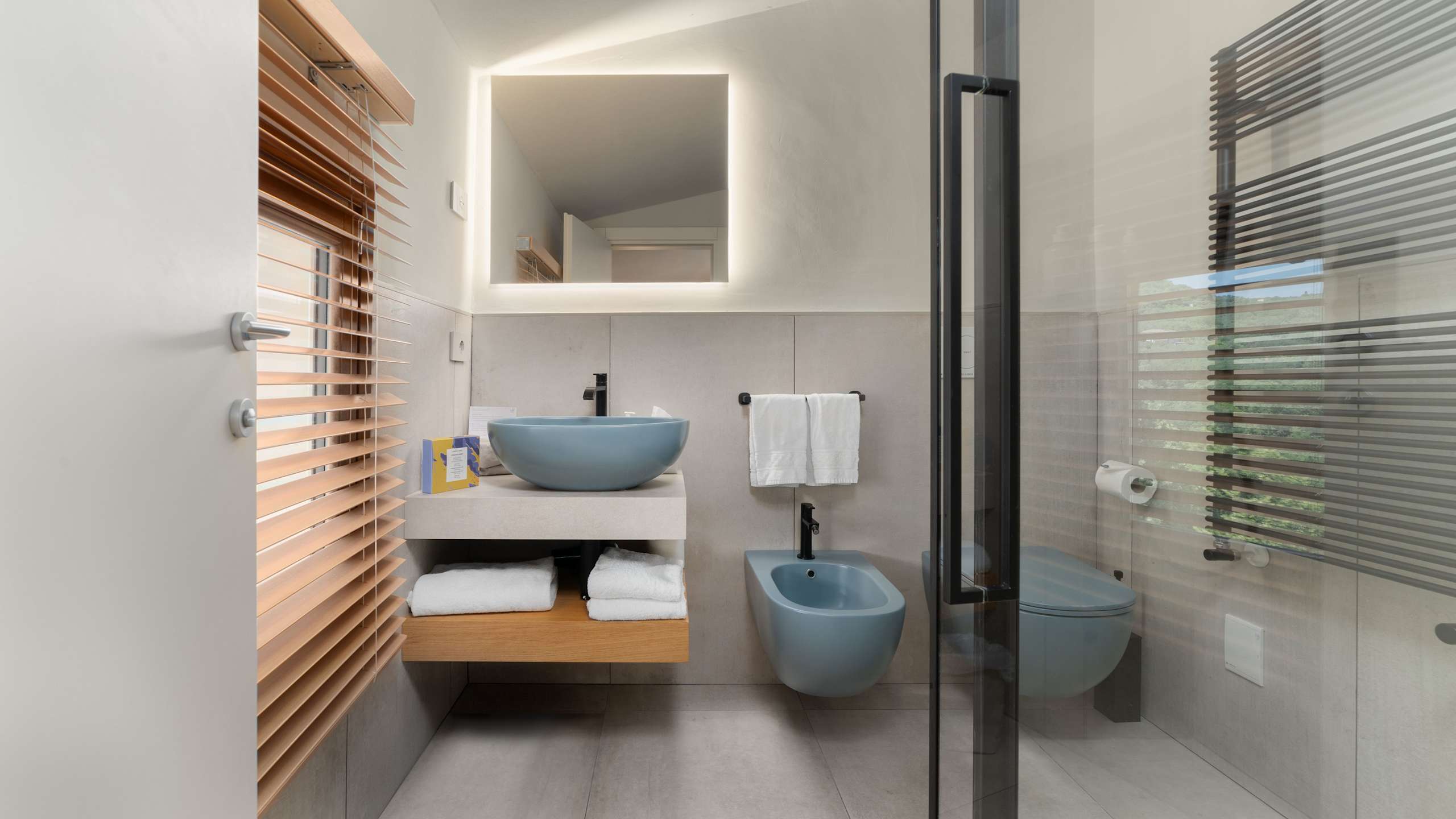 Comfort Room - Image 4