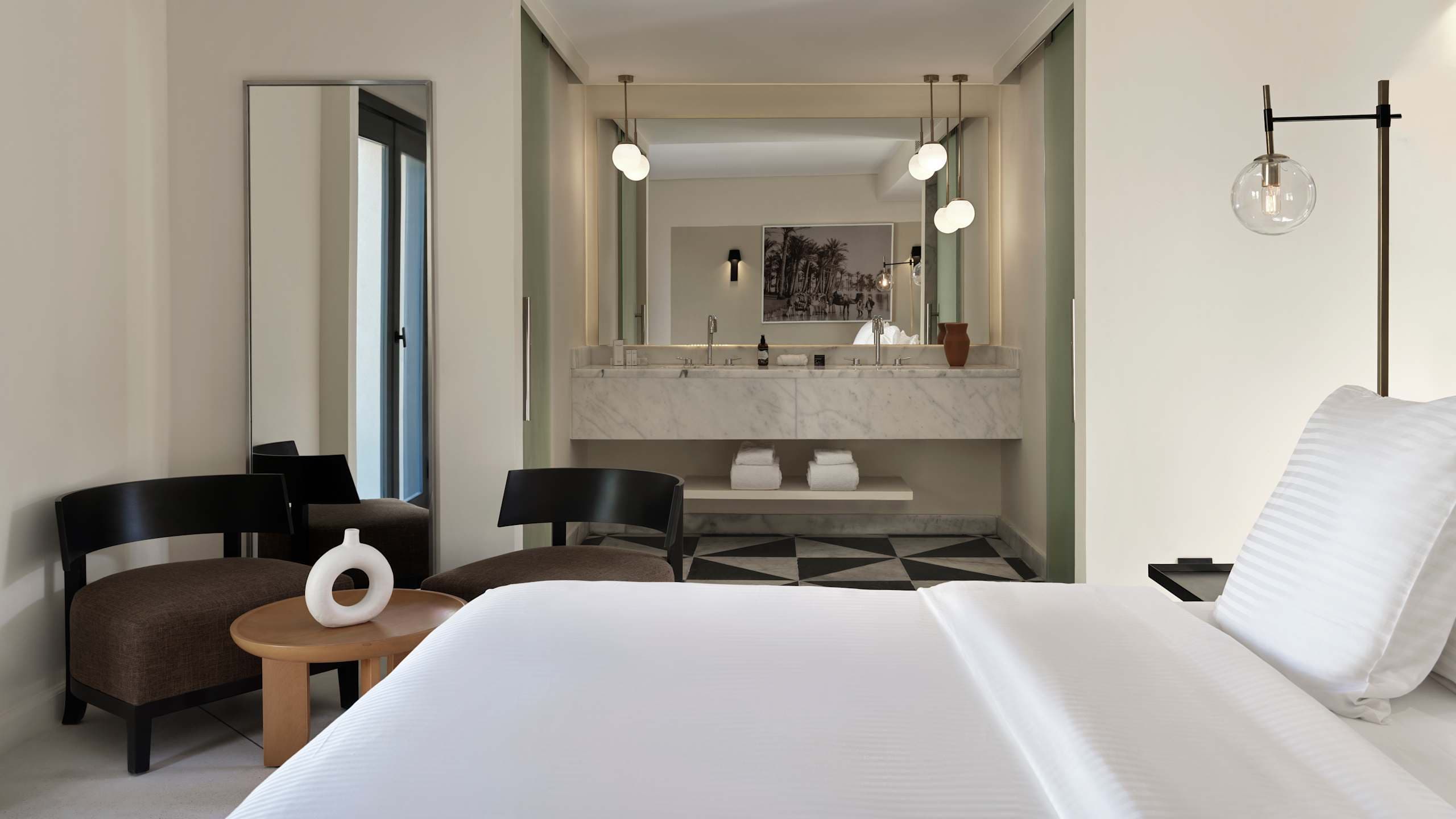 Deluxe Room - Image 4