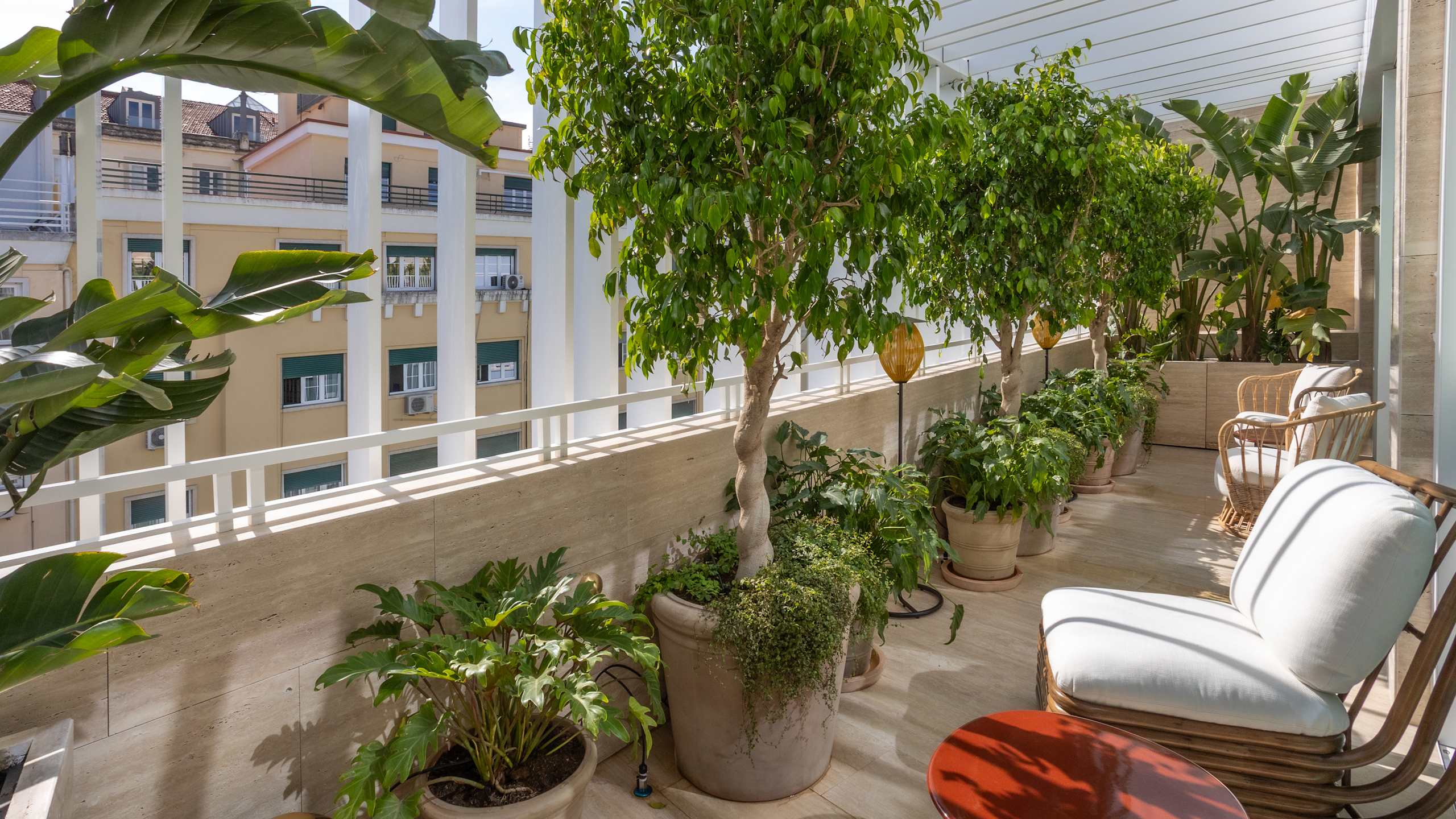 Contemporary Suite with Balcony - Image 4