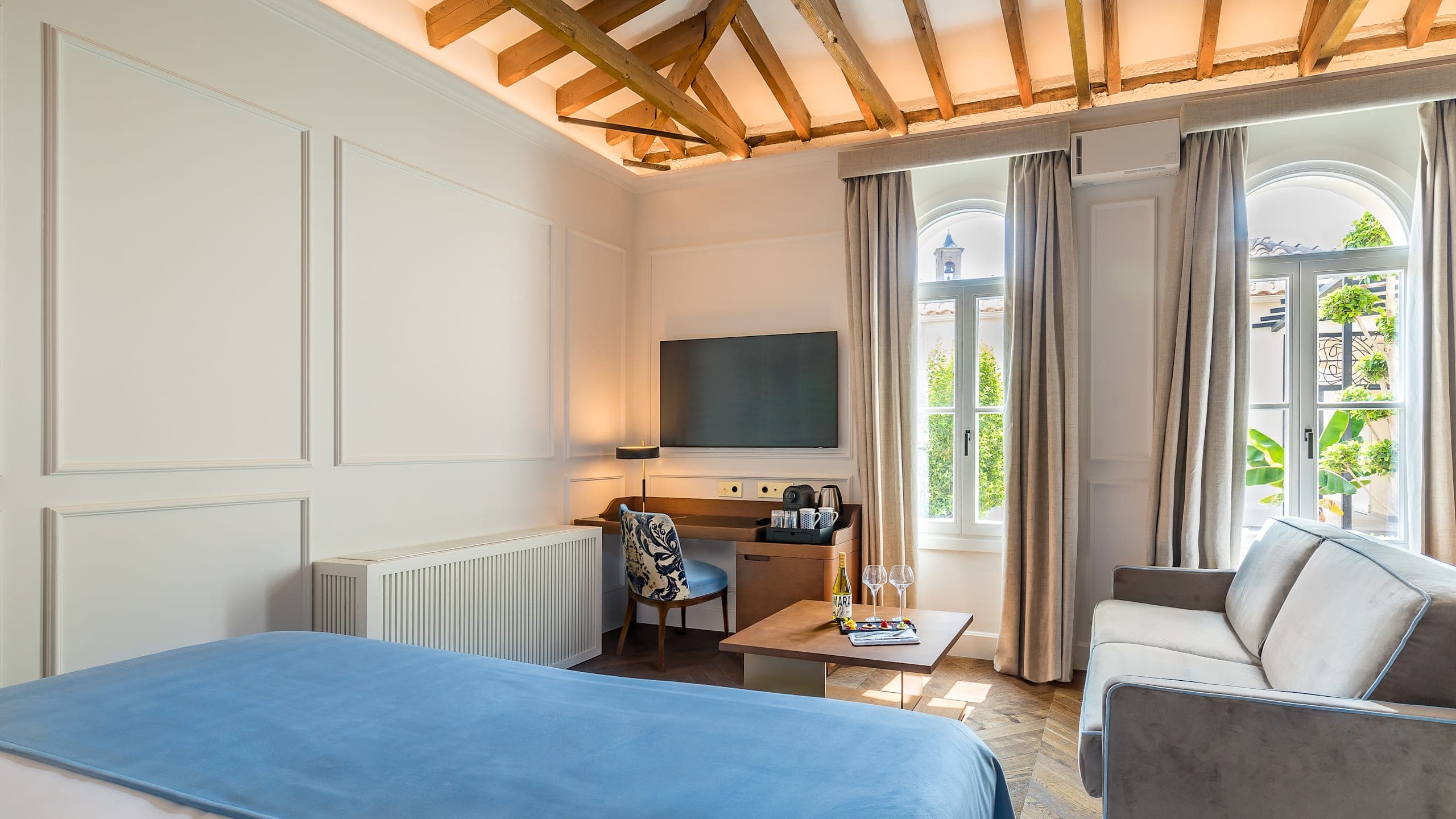 Royal Suite - Image 13