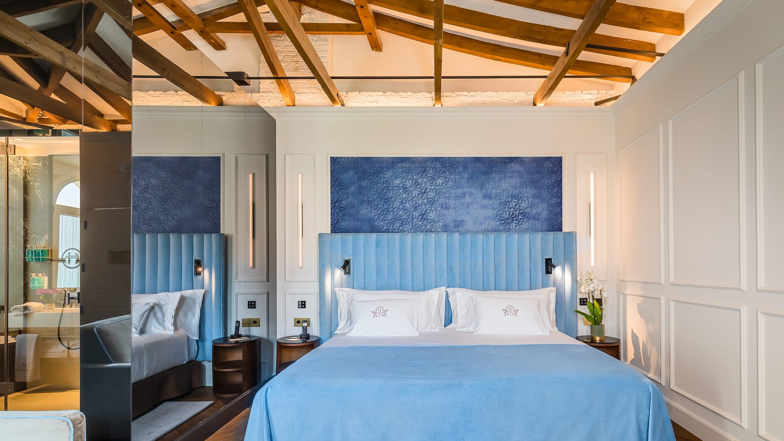 Royal Suite - Image 11