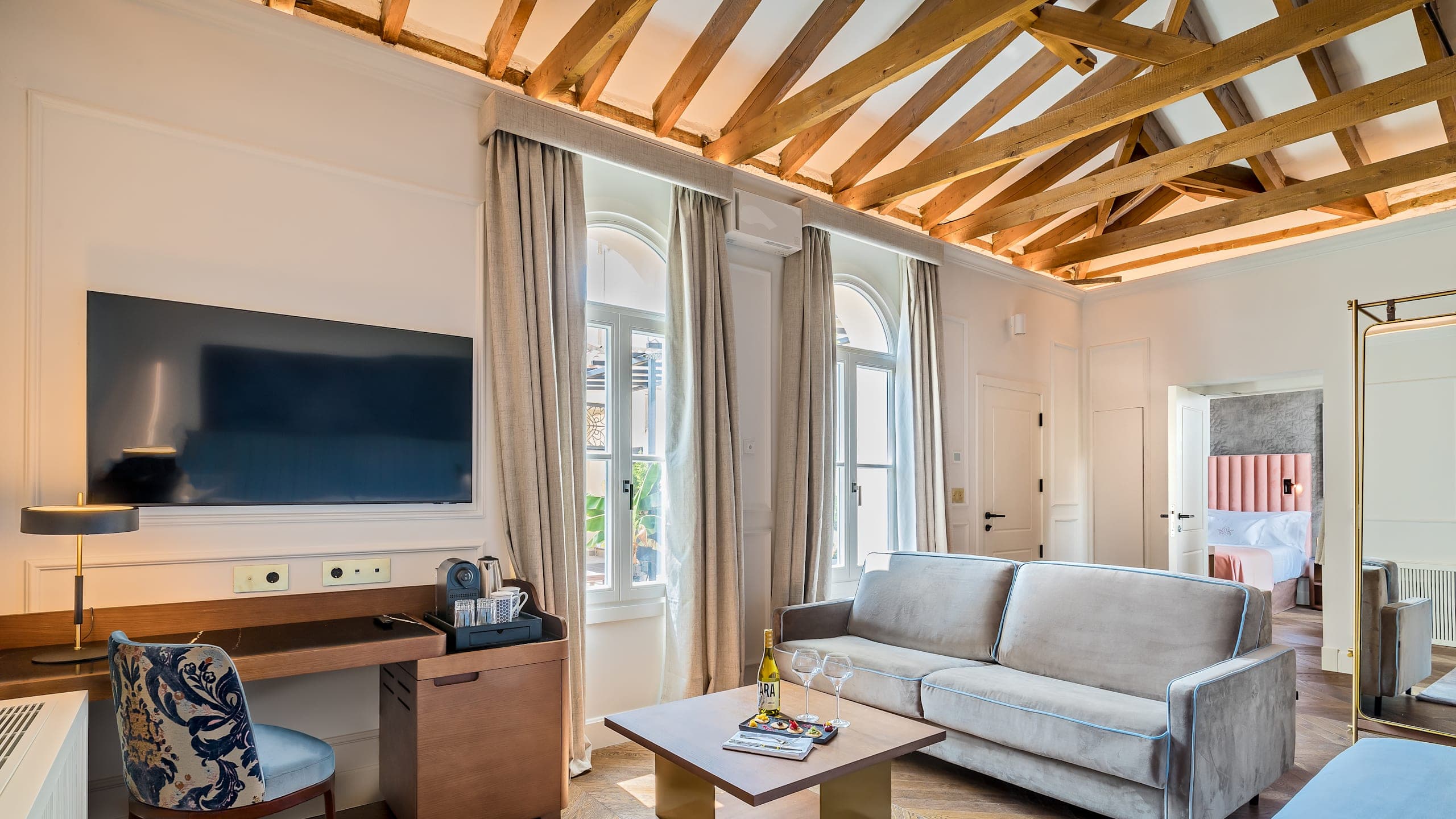 Royal Suite - Image 10