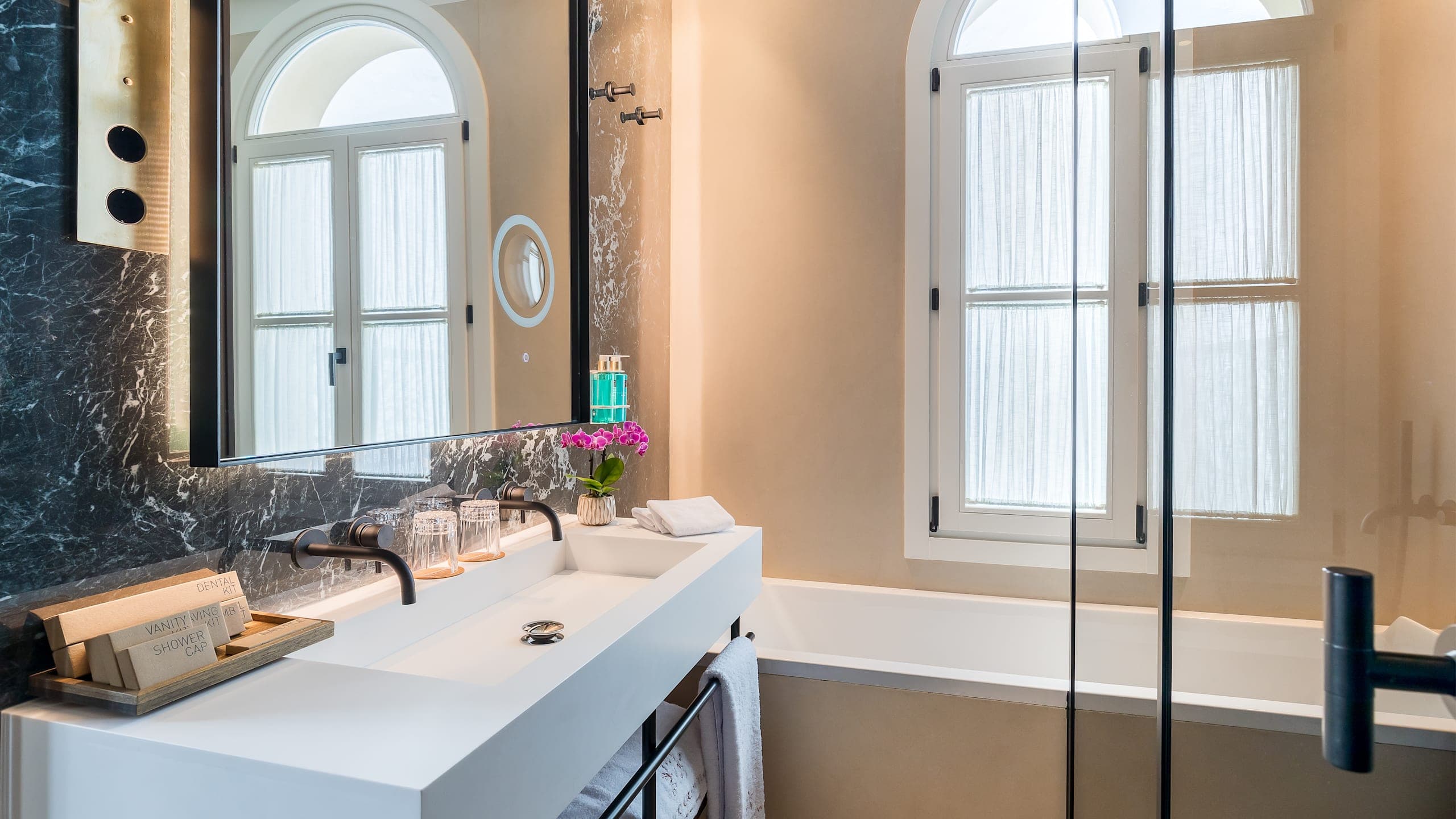 Royal Suite - Image 8