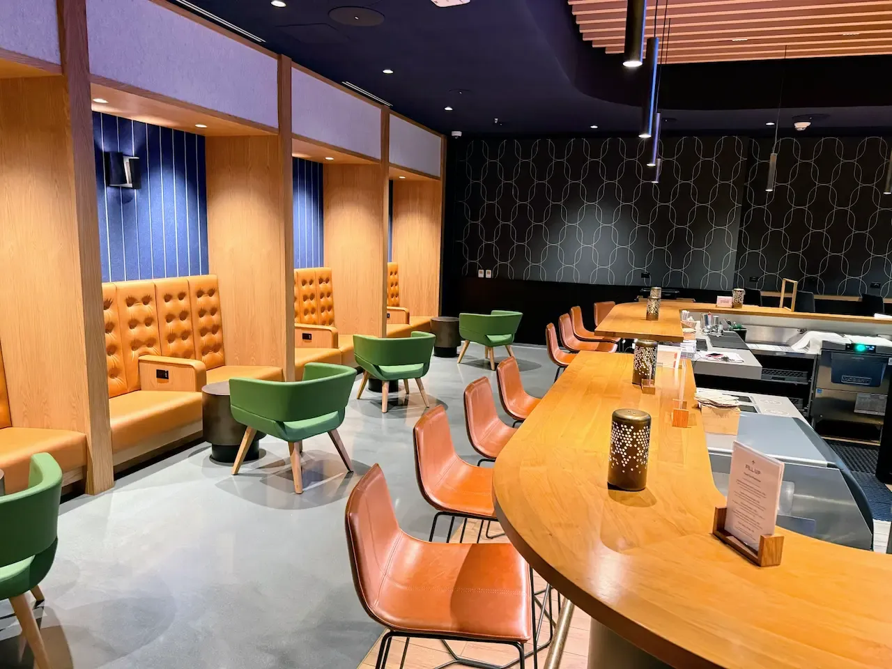 Alaska Airlines Lounge SFO - Seating Large Bar