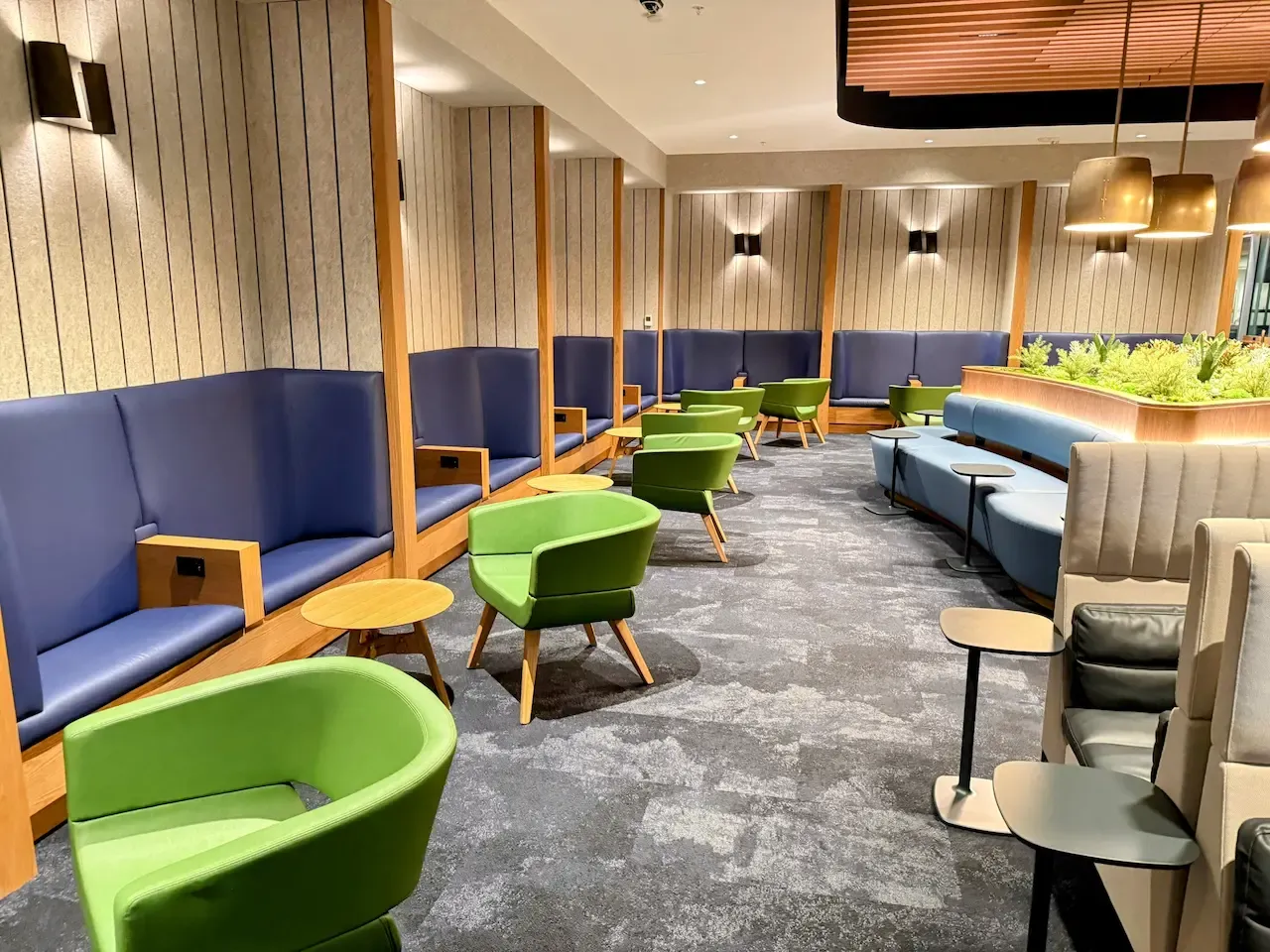 Alaska Airlines Lounge - SFO Seat Booths