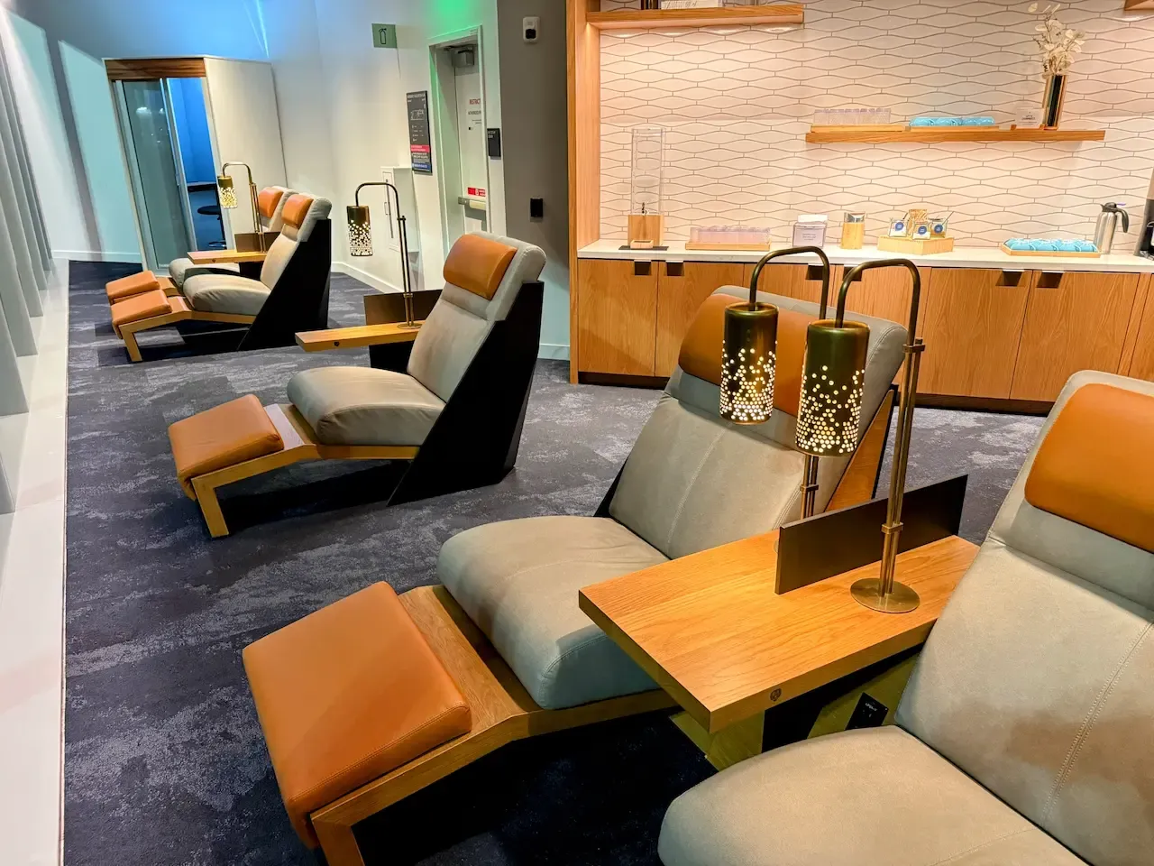 Alaska Airlines Lounge - SFO Seat Loungers