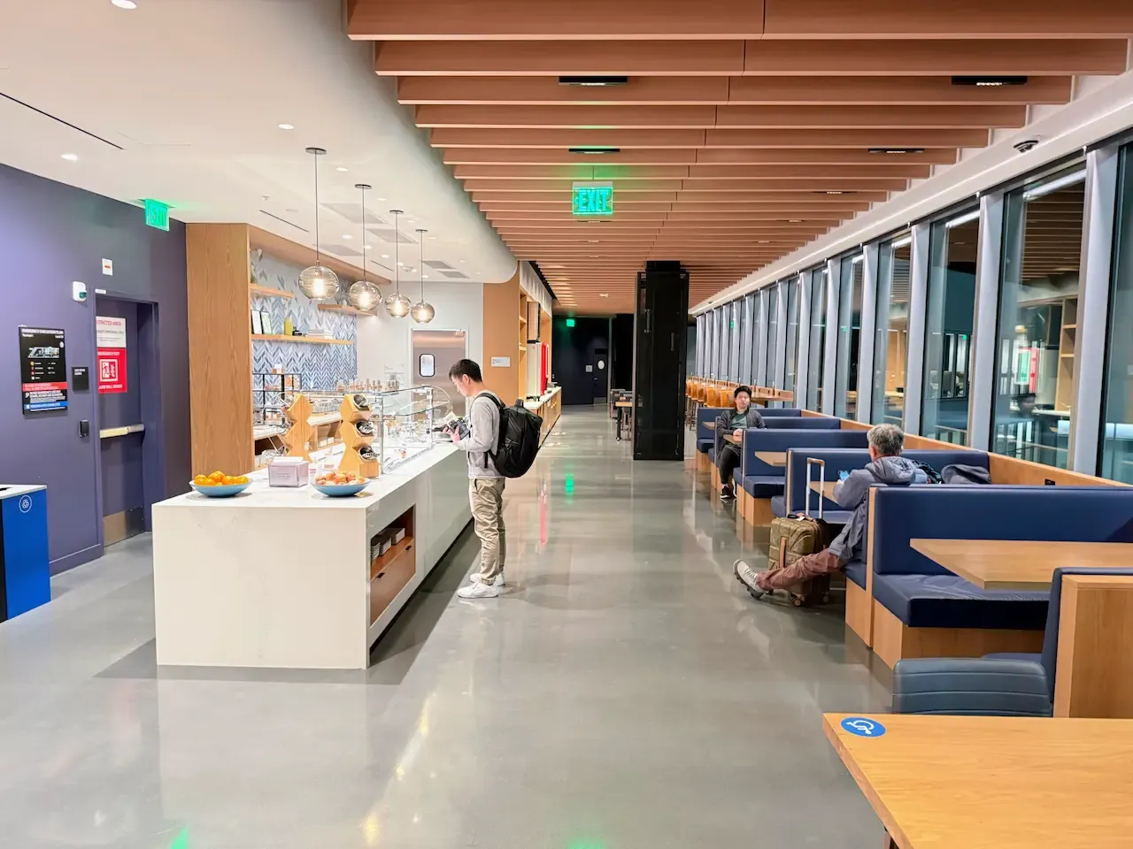 Alaska Airlines Lounge SFO - Seating Large Dining Area