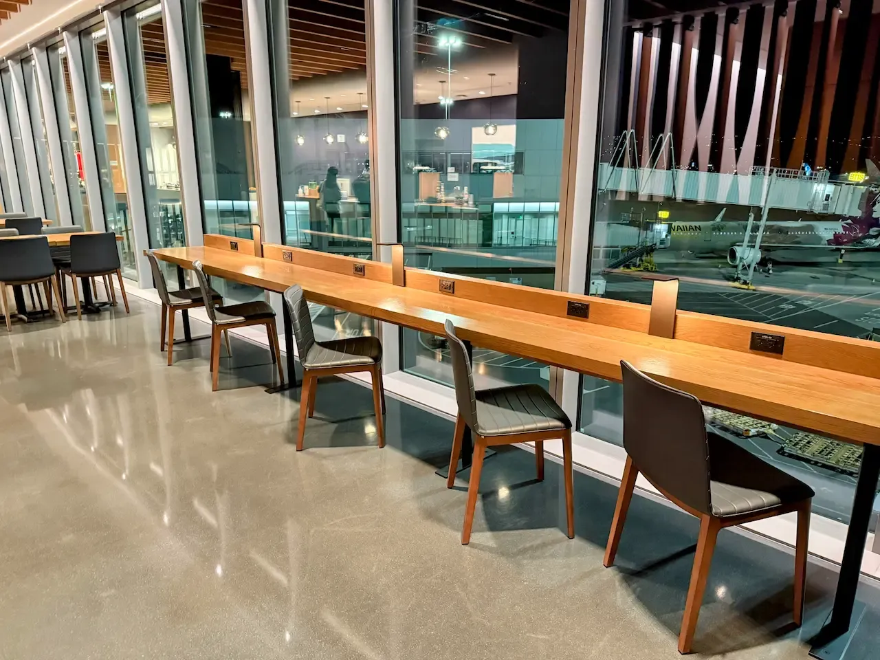 Alaska Airlines Lounge SFO Seating Windows